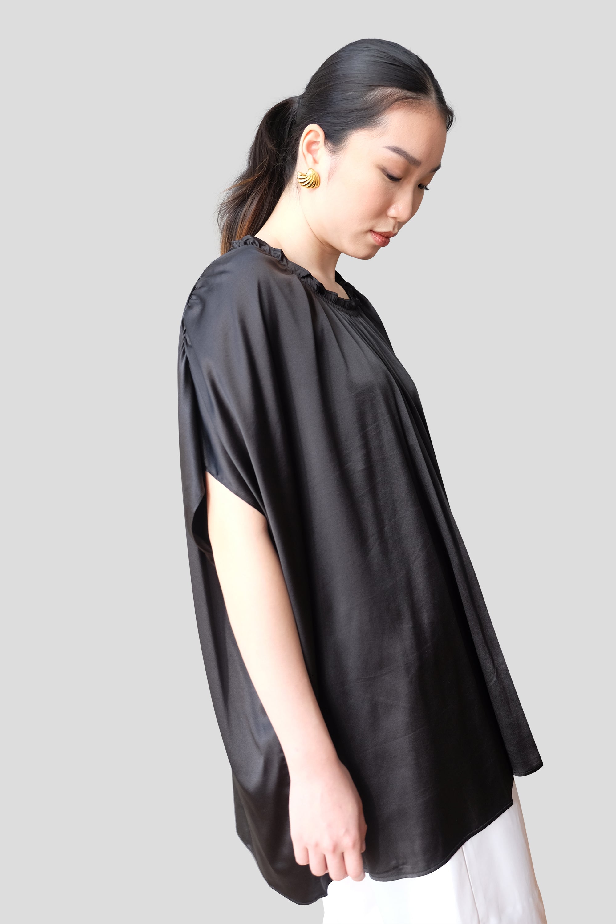 FRILL BLOUSE - BLACK